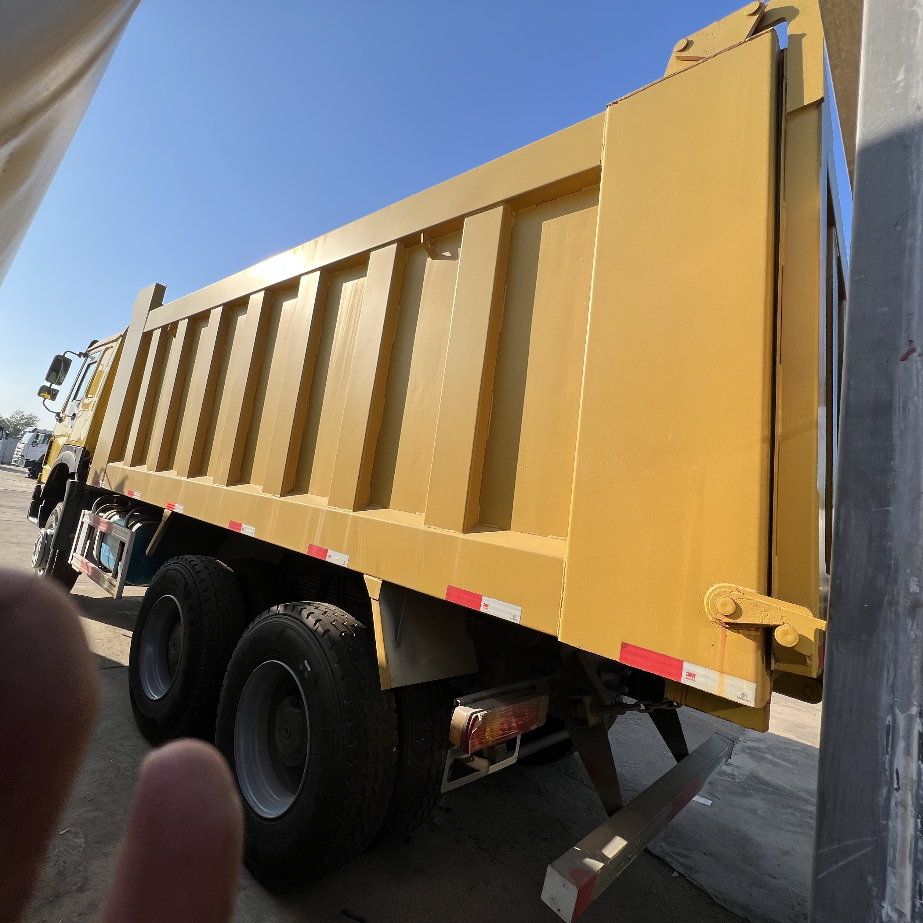 Sinotruk HOWO 371 6*4 Dump truck - Camión volquete: foto 3 Sinotruk HOWO 371 6*4 Dump truck - Camión volquete: foto 3