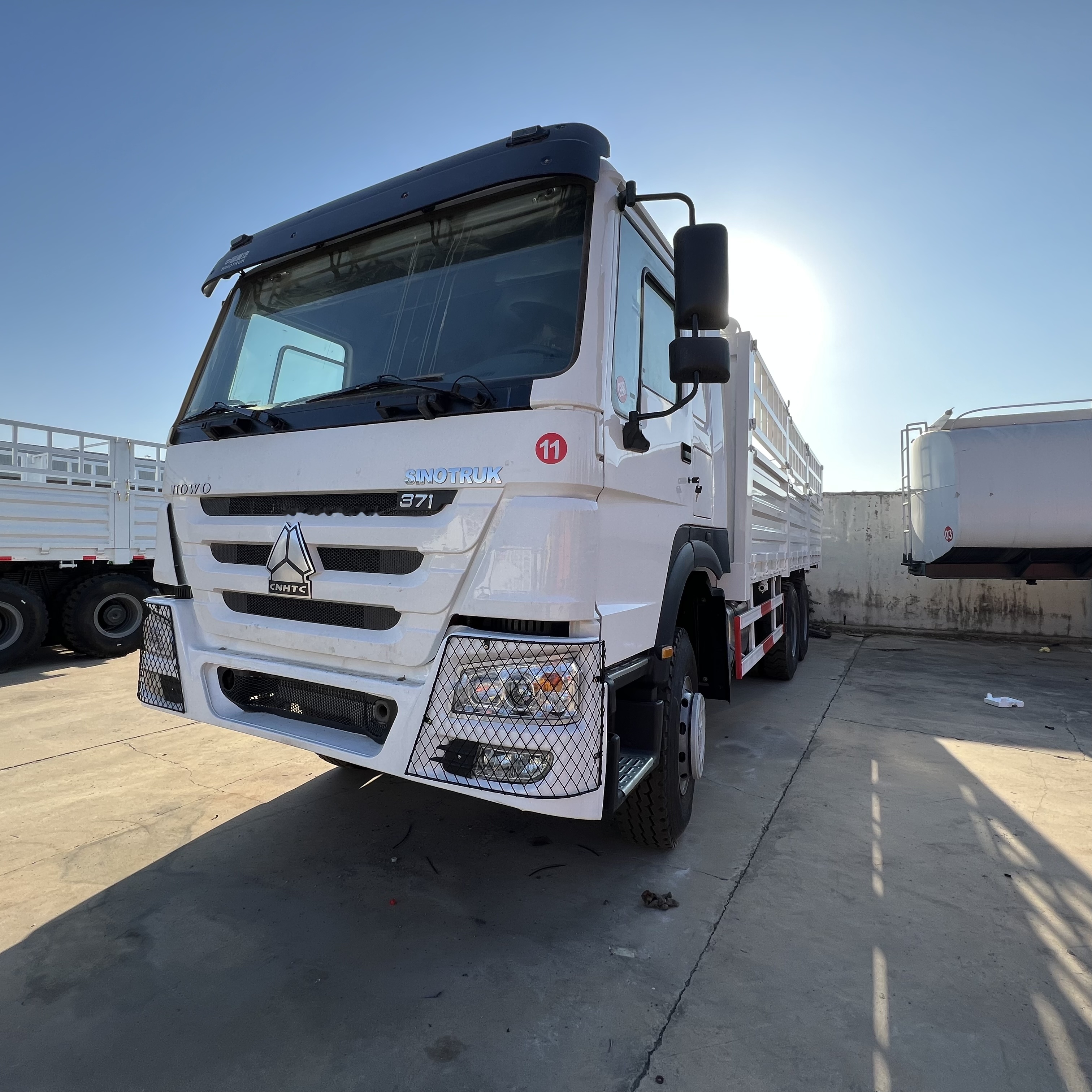 Sinotruk HOWO 371 6*4 Fence Truck - Camión caja abierta: foto 2 Sinotruk HOWO 371 6*4 Fence Truck - Camión caja abierta: foto 2