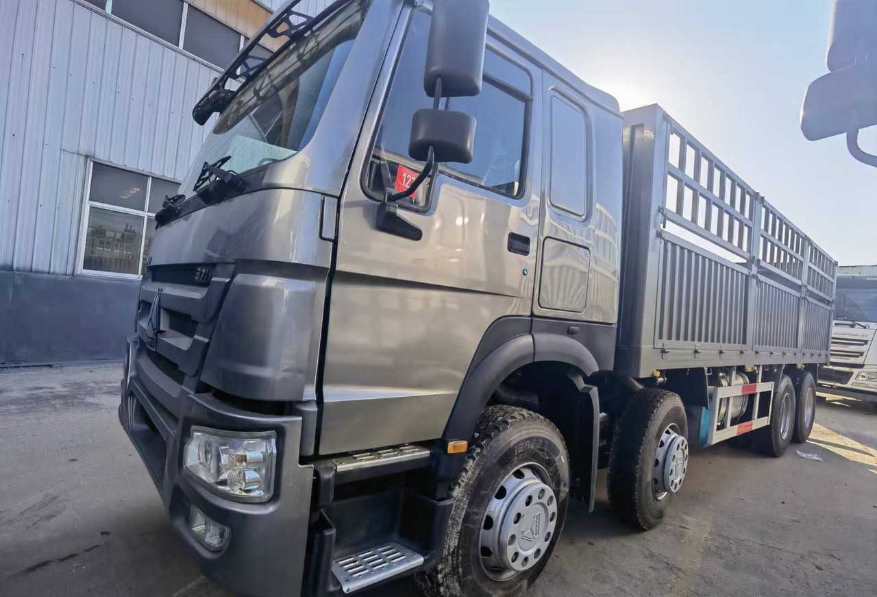 Sinotruk HOWO 371 8*4 Fence truck - Camión caja abierta: foto 5 Sinotruk HOWO 371 8*4 Fence truck - Camión caja abierta: foto 5