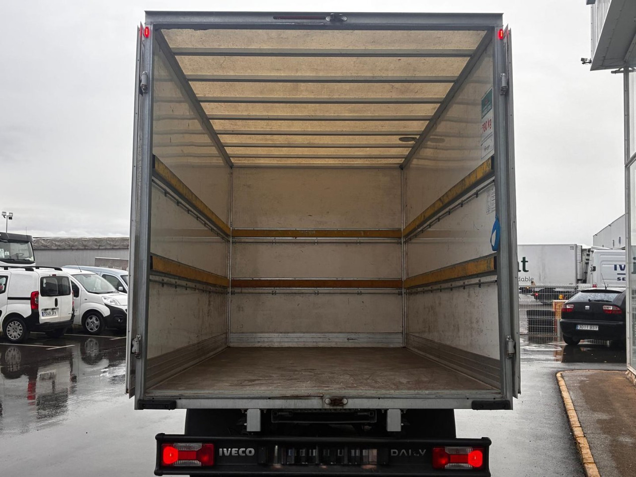 Caja cerrada IVECO 35C16 20m3 con puertas traseras - Furgoneta caja cerrada: foto 5 Caja cerrada IVECO 35C16 20m3 con puertas traseras - Furgoneta caja cerrada: foto 5