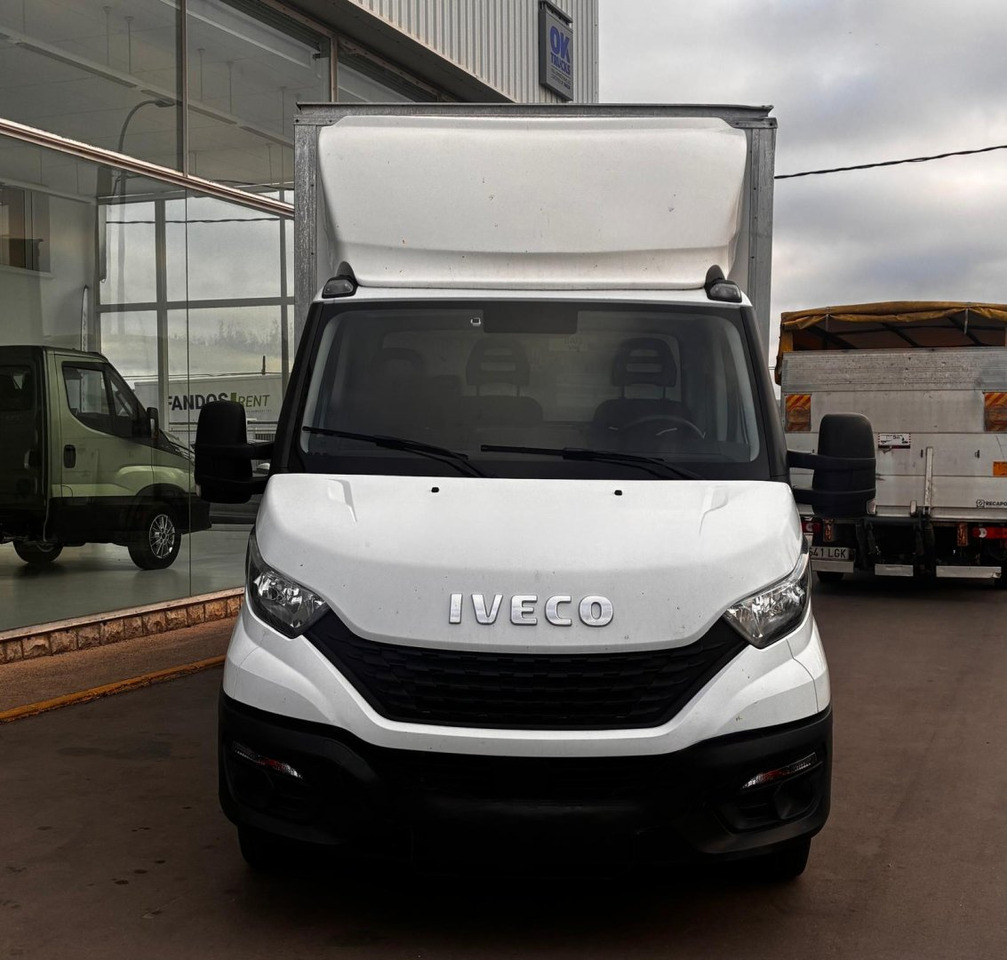 Caja cerrada con plataforma elevadora IVECO 35C16 3.0 20m3 - Furgoneta caja cerrada: foto 2 Caja cerrada con plataforma elevadora IVECO 35C16 3.0 20m3 - Furgoneta caja cerrada: foto 2