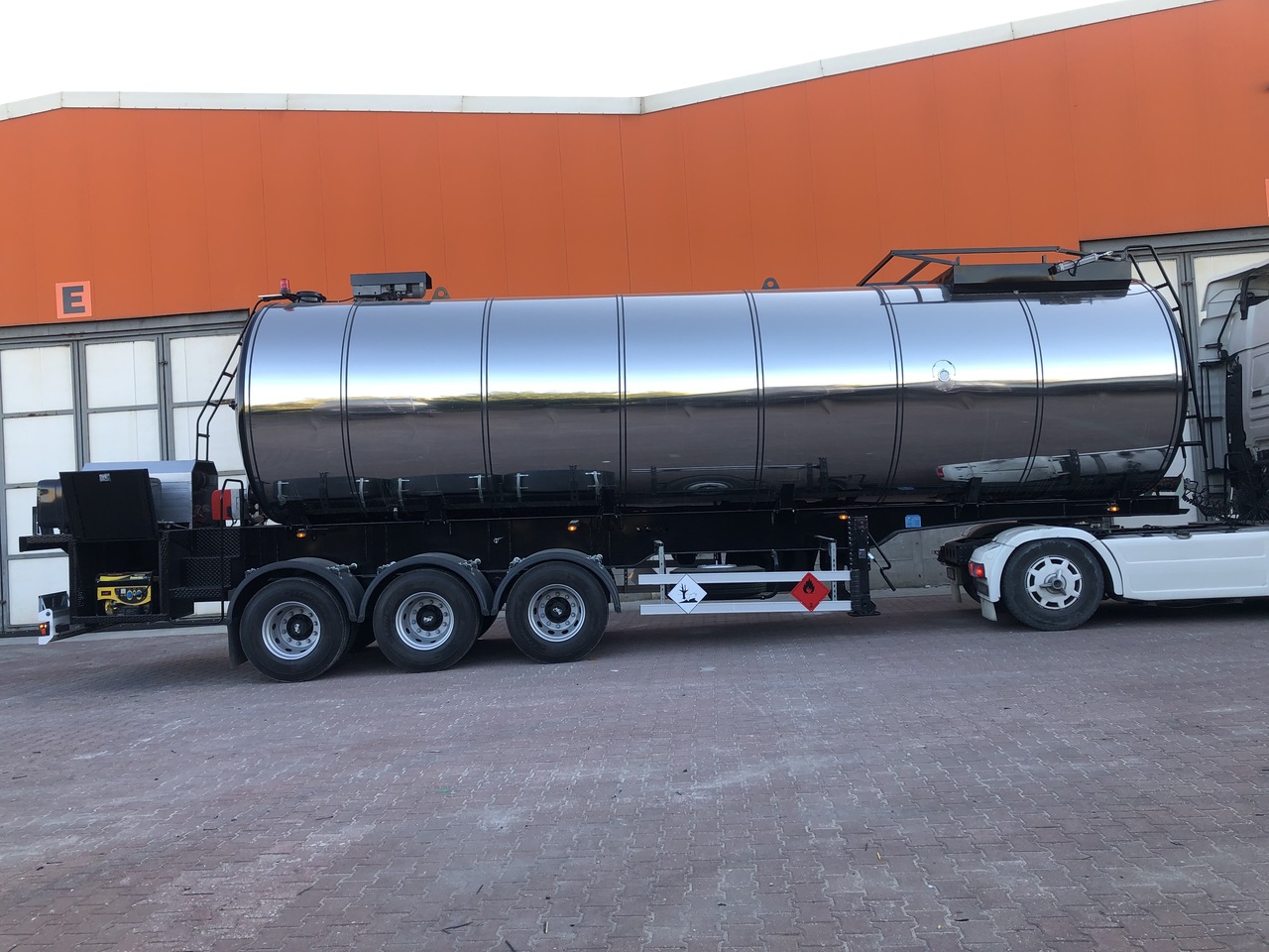 Semirremolque cisterna para transporte de betún nuevo NURSAN ASPHALT INSULATED BITUMEN TANKER: foto 12