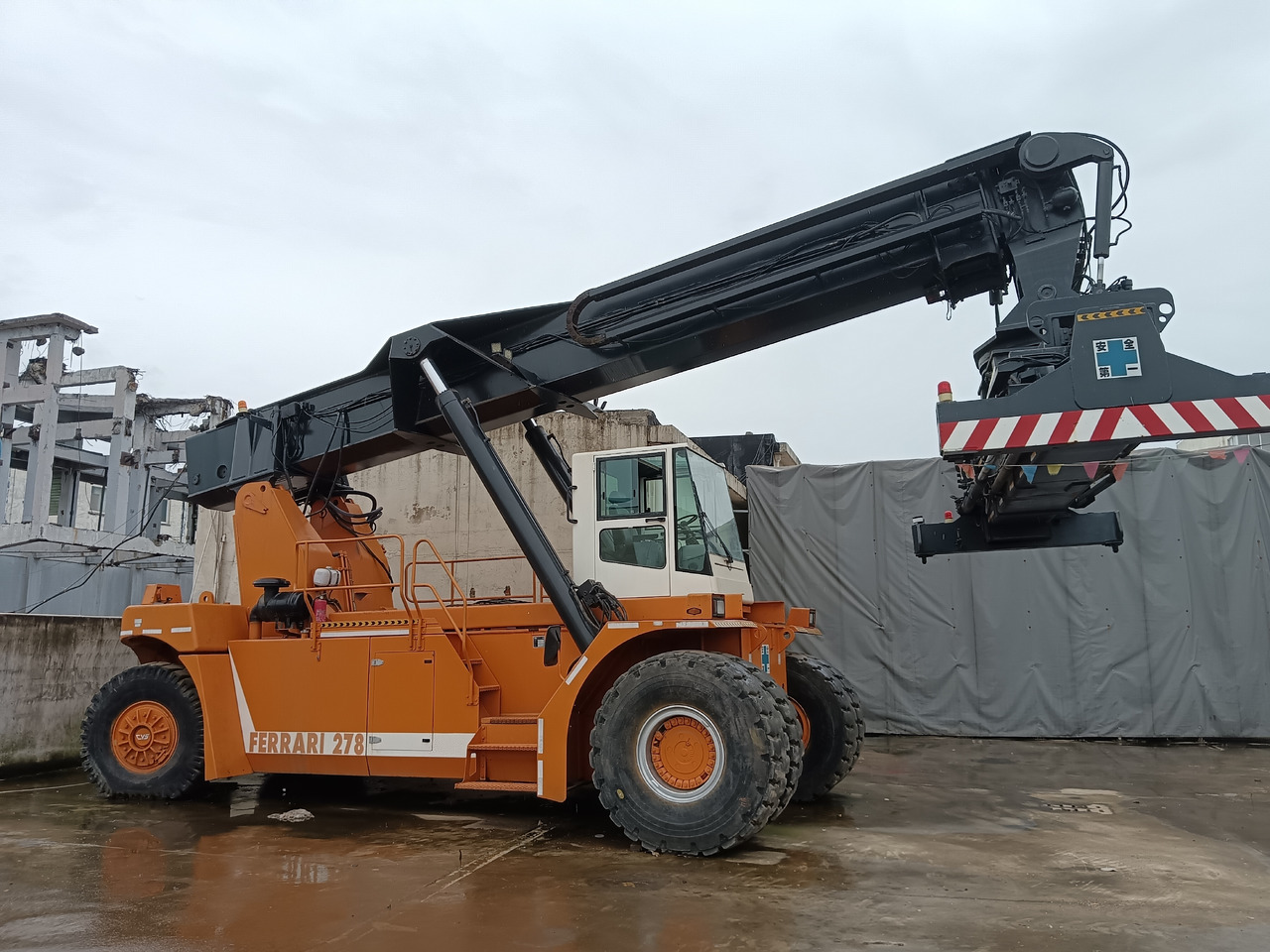 CVS FERRARRI 278 Ferrarri F278.6 - Reach stacker: foto 2 CVS FERRARRI 278 Ferrarri F278.6 - Reach stacker: foto 2