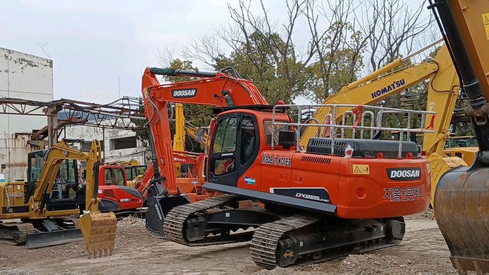 DOOSAN DX 225 LC - 9 C DX225 LCA - Excavadora de cadenas: foto 3 DOOSAN DX 225 LC - 9 C DX225 LCA - Excavadora de cadenas: foto 3