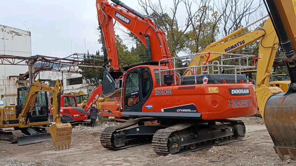 DOOSAN DX 225 LC - 9 C DX225 LCA - Excavadora de cadenas: foto 4 DOOSAN DX 225 LC - 9 C DX225 LCA - Excavadora de cadenas: foto 4
