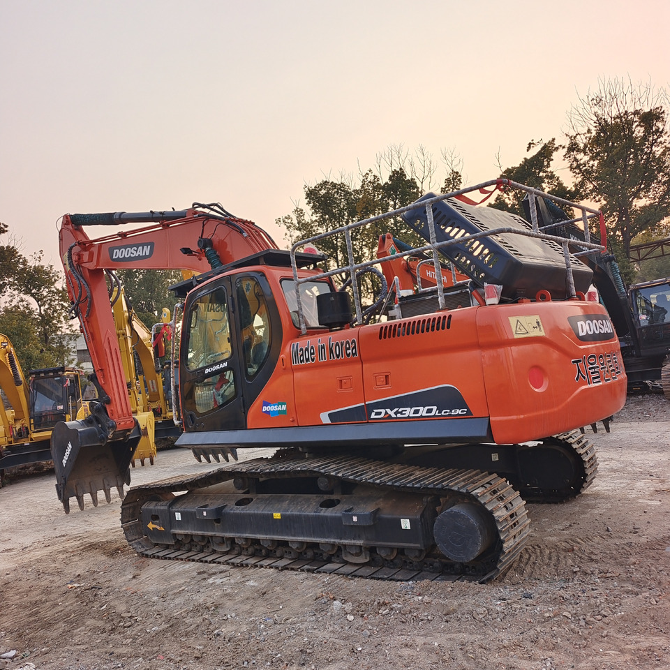 DOOSAN DX300LC-9C Doosan DX 300 LC - 9 C - Excavadora de cadenas: foto 1 DOOSAN DX300LC-9C Doosan DX 300 LC - 9 C - Excavadora de cadenas: foto 1