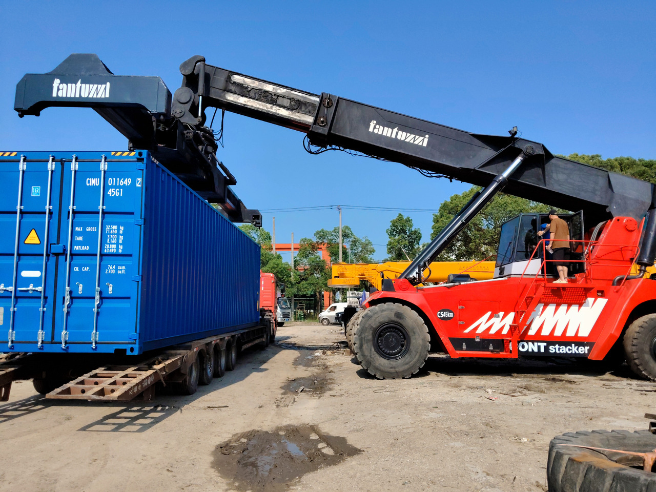 FANTUZZI CS45KM 45TON - Reach stacker: foto 2 FANTUZZI CS45KM 45TON - Reach stacker: foto 2