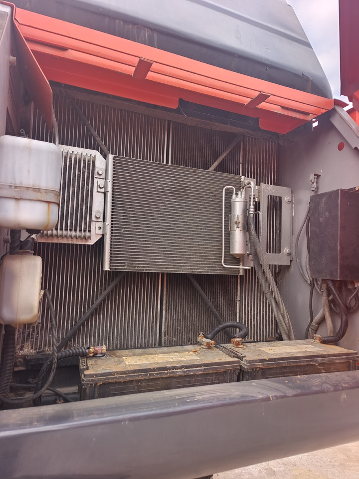 HITACHI ZX200 - 3 - Excavadora de cadenas: foto 5 HITACHI ZX200 - 3 - Excavadora de cadenas: foto 5