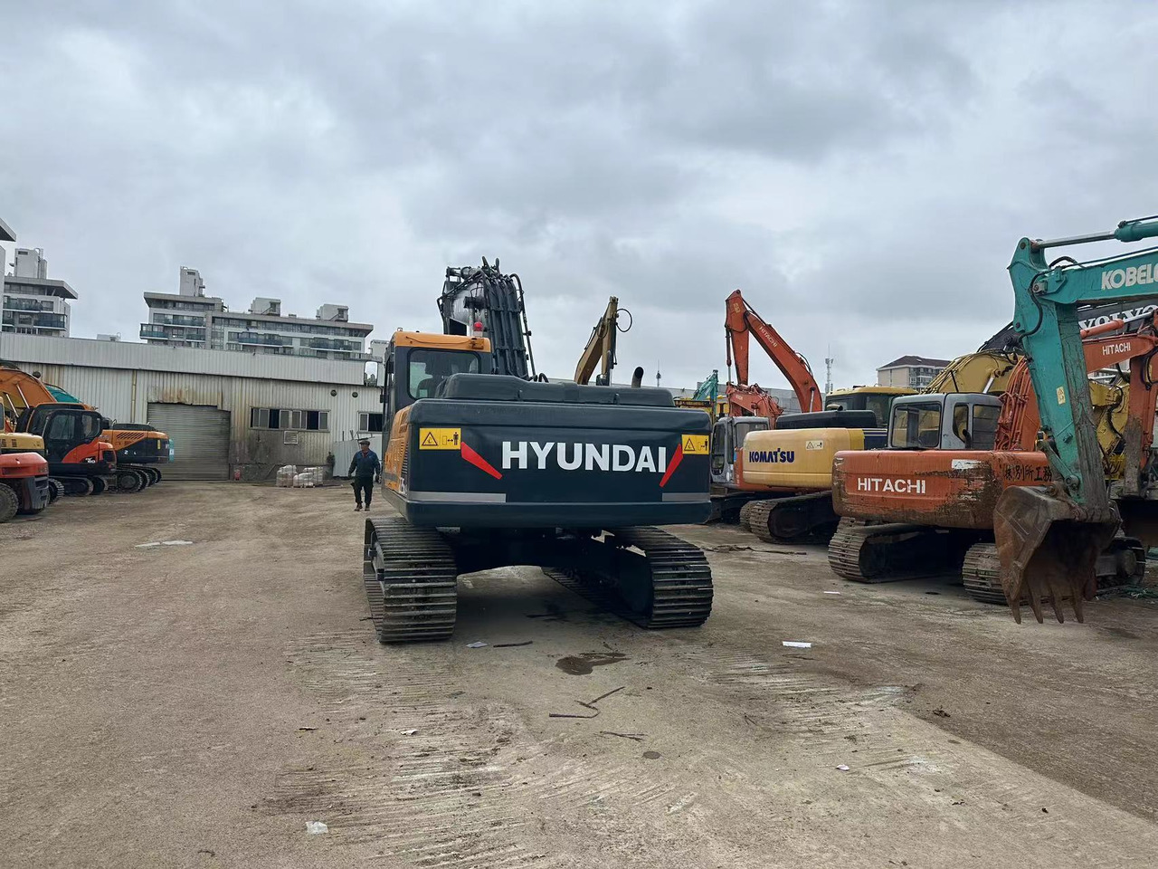 Hyundai 225LC-9S 225LC-9T - Excavadora de cadenas: foto 4 Hyundai 225LC-9S 225LC-9T - Excavadora de cadenas: foto 4