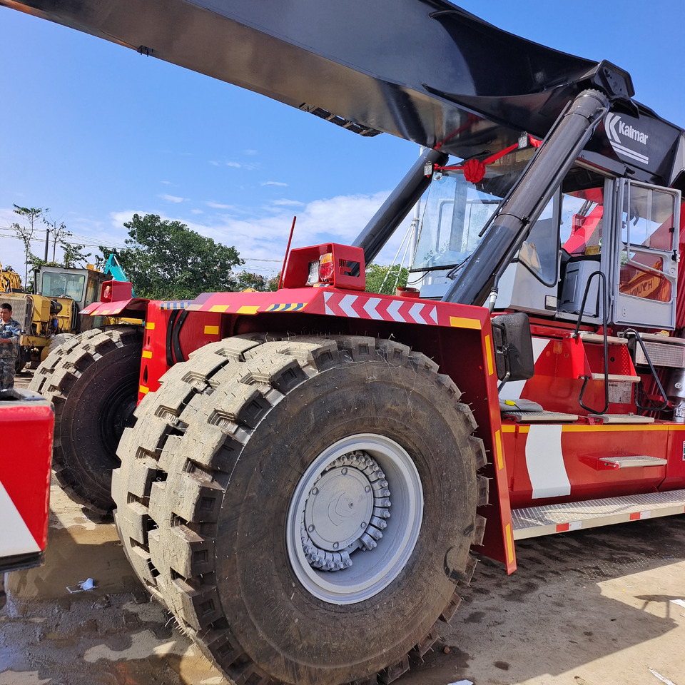KALMAR DRF450 45 TON REACH STACKER DRT450 DRU450 DRD 450 - Reach stacker: foto 2 KALMAR DRF450 45 TON REACH STACKER DRT450 DRU450 DRD 450 - Reach stacker: foto 2