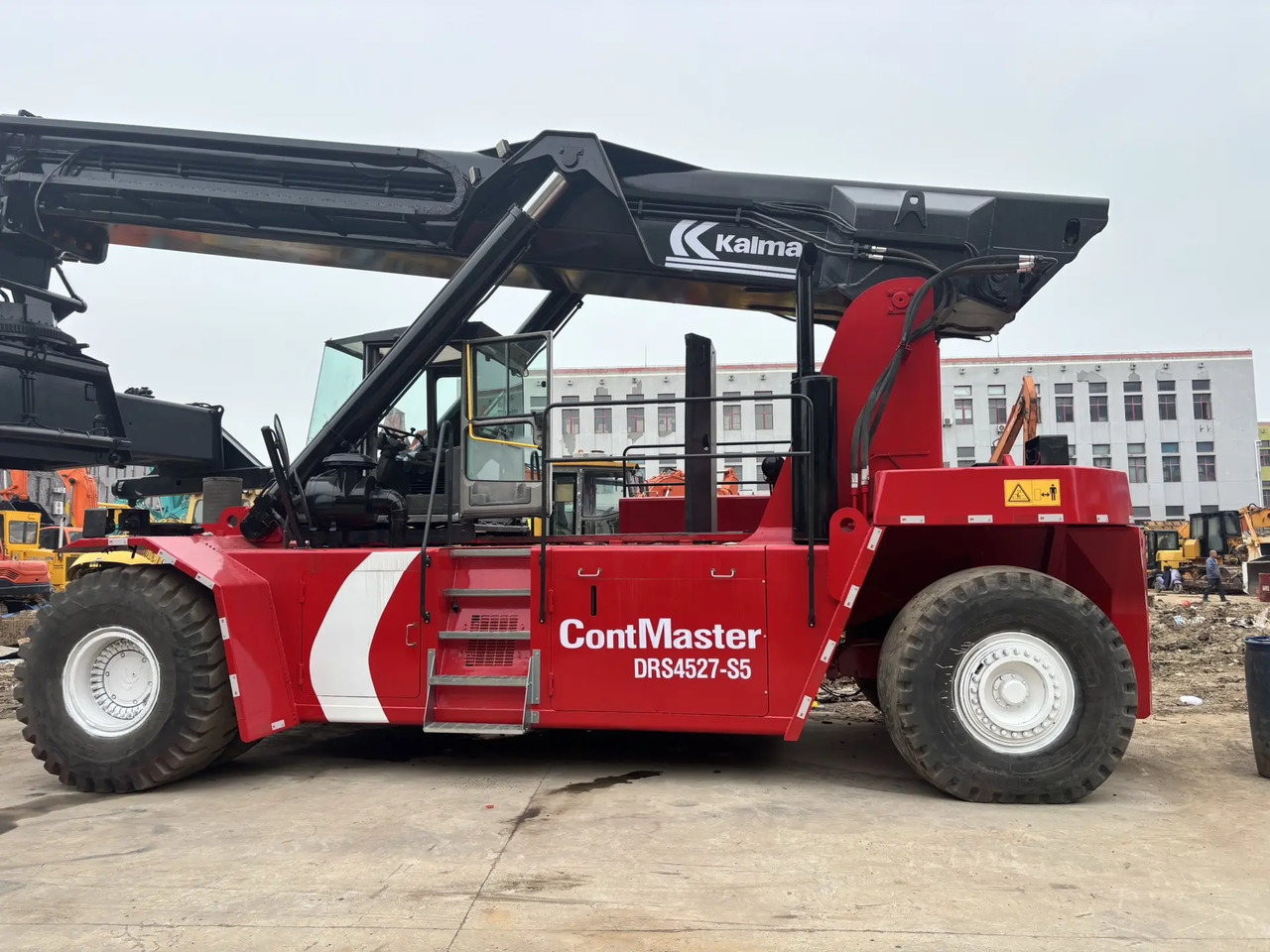 KALMAR DRS4527-S5 DRF450 - Reach stacker: foto 4 KALMAR DRS4527-S5 DRF450 - Reach stacker: foto 4