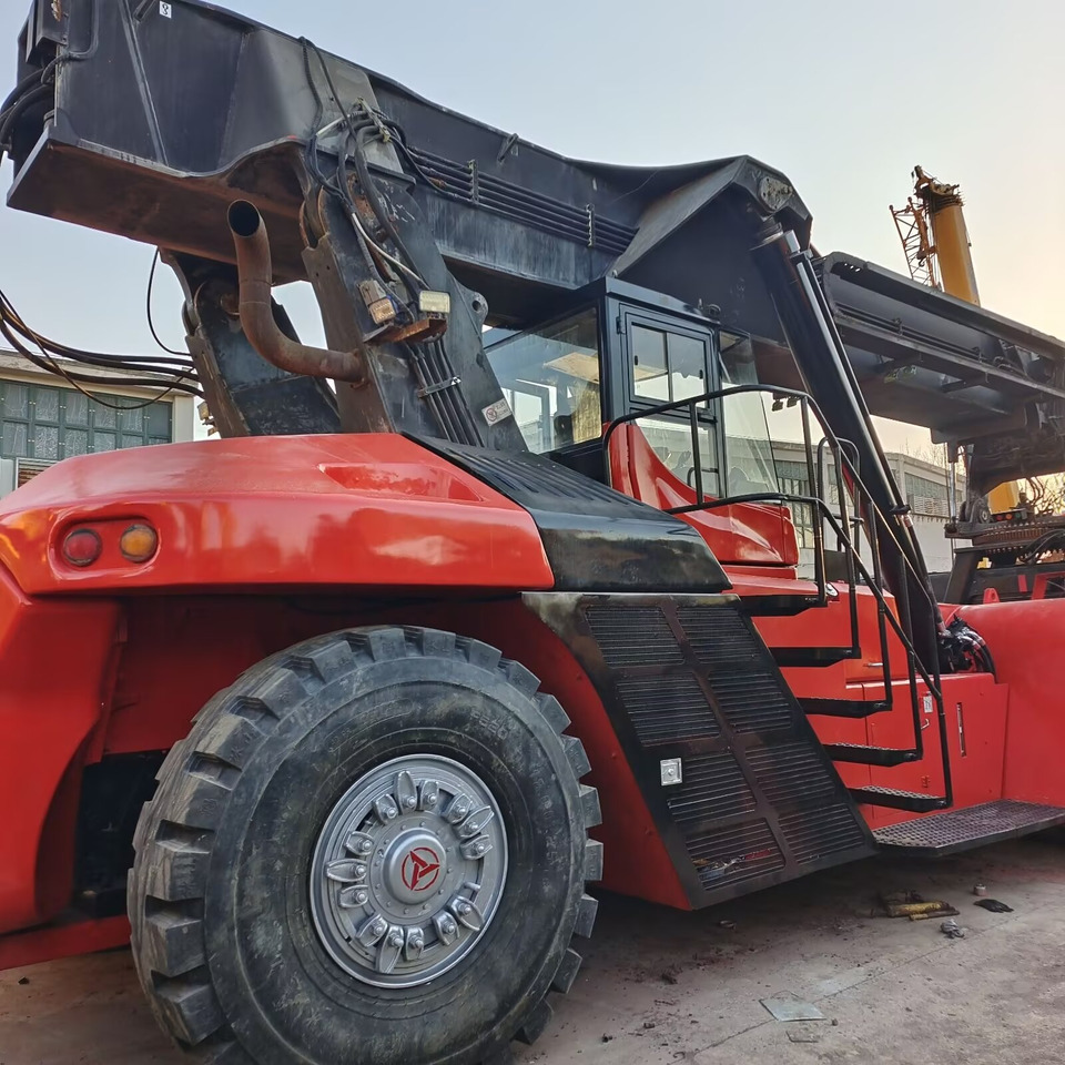SANY SRSC 45 C30 - Reach stacker: foto 1 SANY SRSC 45 C30 - Reach stacker: foto 1
