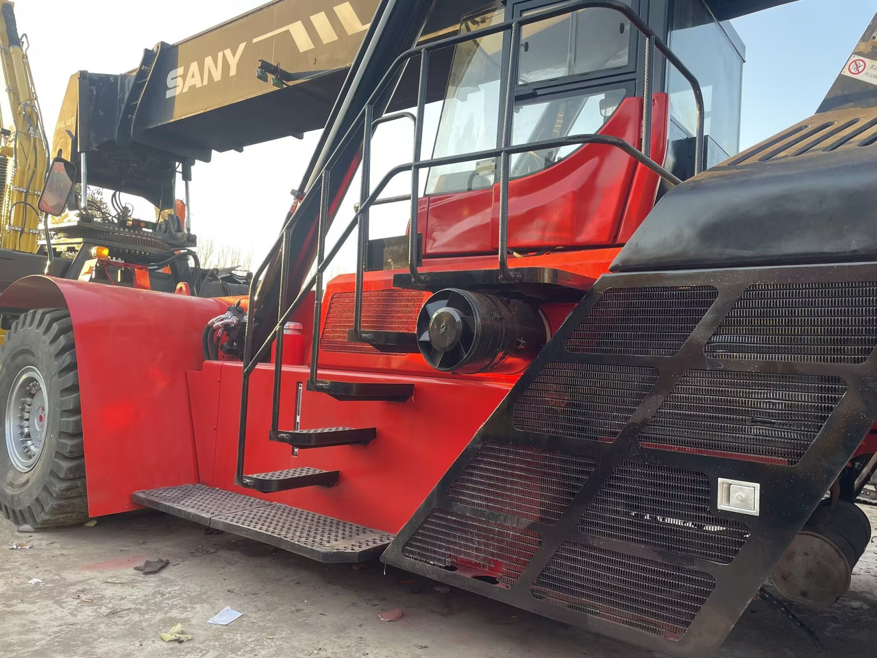 SANY SRSC 45 C30 - Reach stacker: foto 5 SANY SRSC 45 C30 - Reach stacker: foto 5
