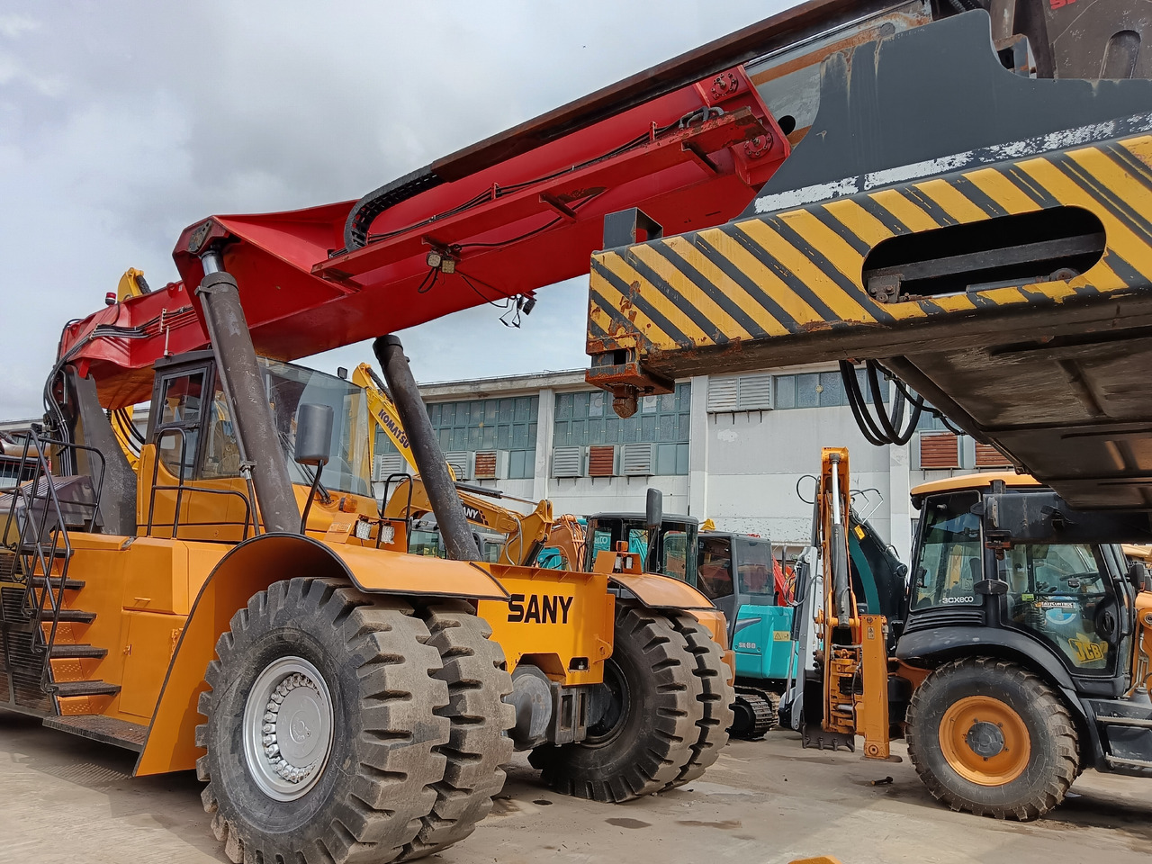 SANY SRSC45C30 - Reach stacker: foto 3 SANY SRSC45C30 - Reach stacker: foto 3