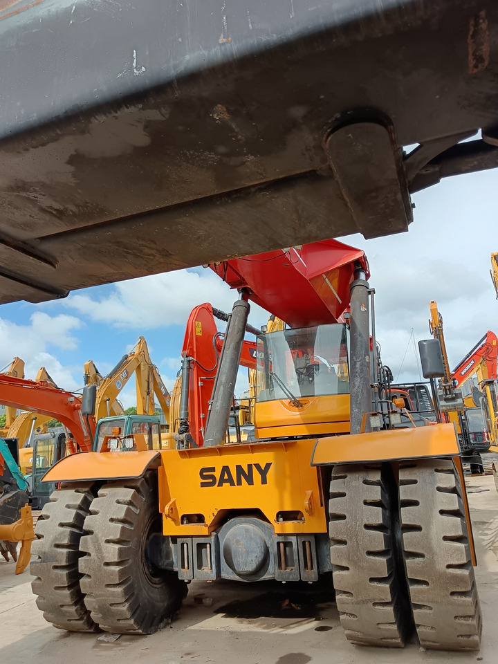 SANY SRSC45C30 - Reach stacker: foto 2 SANY SRSC45C30 - Reach stacker: foto 2
