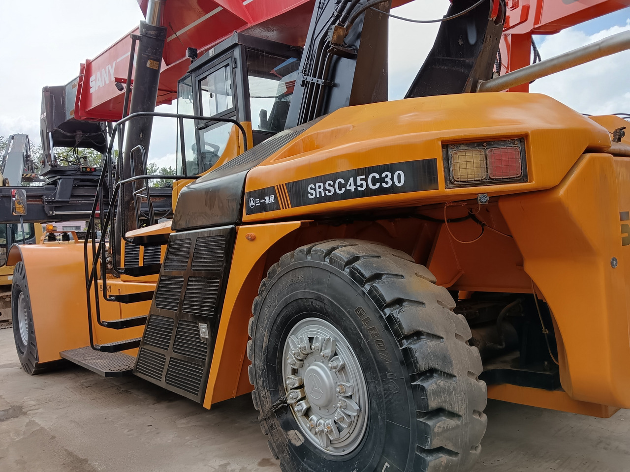 SANY SRSC45C30 - Reach stacker: foto 1 SANY SRSC45C30 - Reach stacker: foto 1