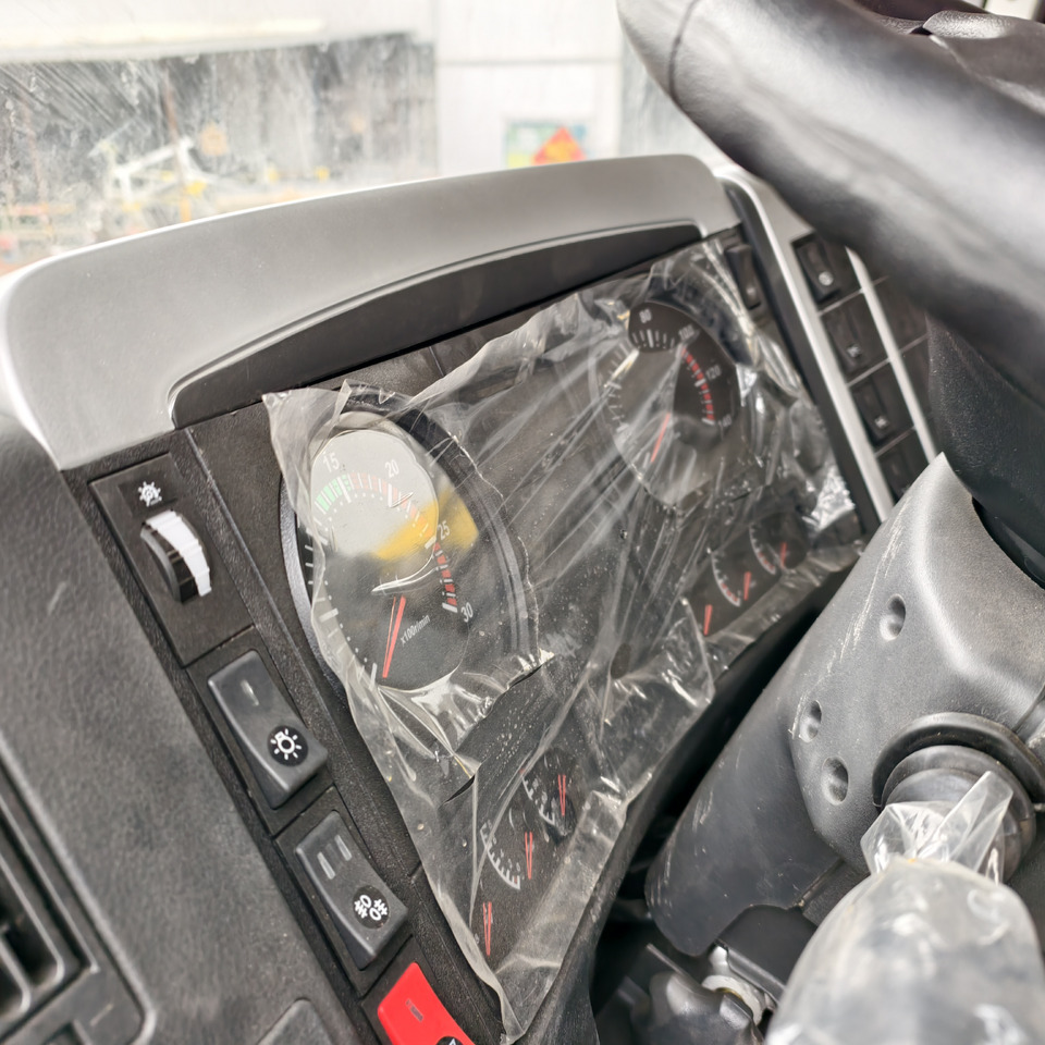 SHACMAN F3000 6*4 8*4 - Camión volquete: foto 2 SHACMAN F3000 6*4 8*4 - Camión volquete: foto 2