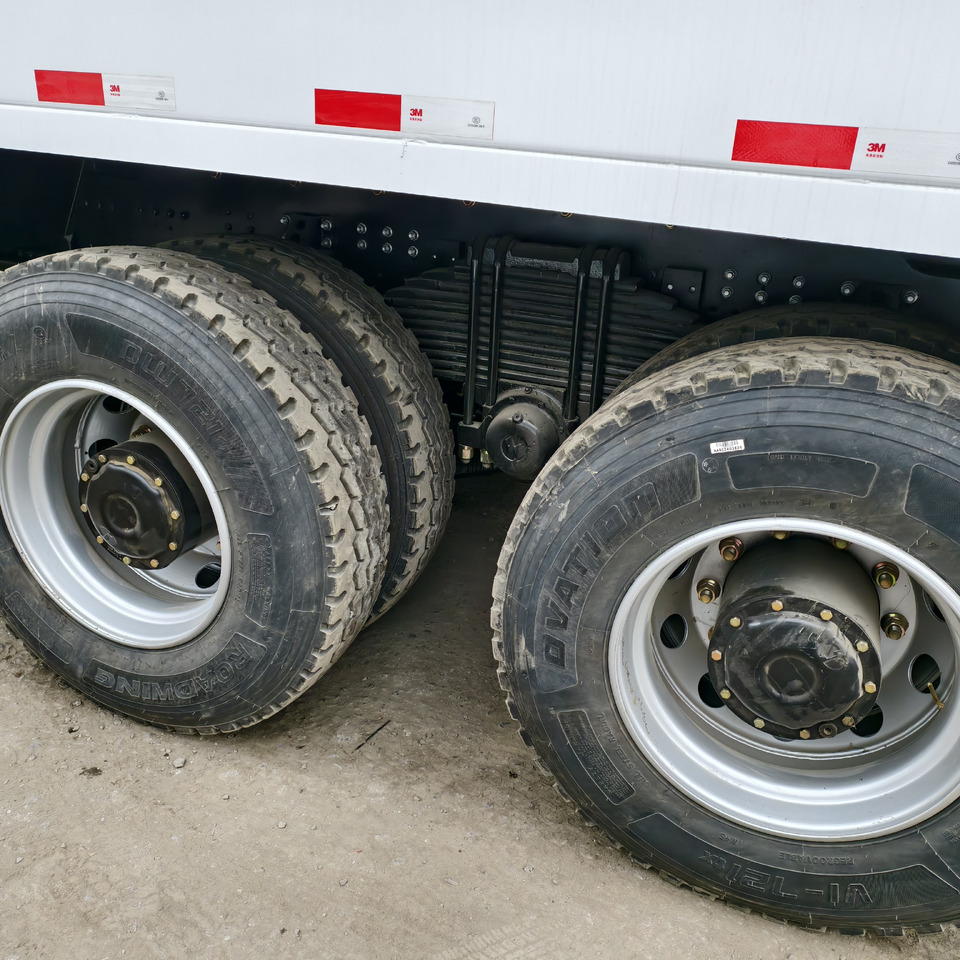 SHACMAN F3000 6*4 8*4 - Camión volquete: foto 3 SHACMAN F3000 6*4 8*4 - Camión volquete: foto 3