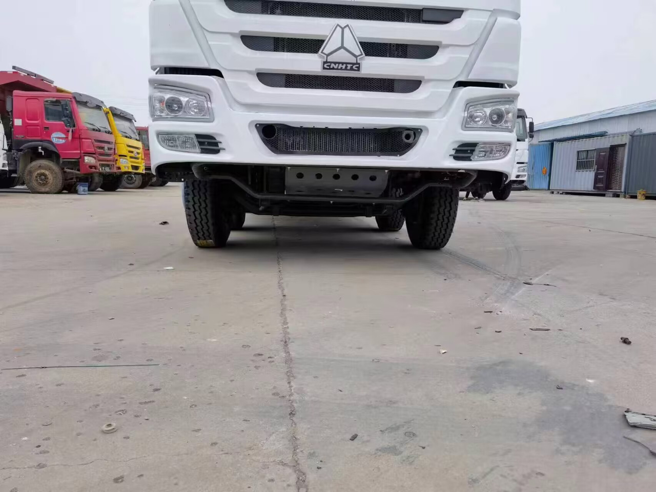SINOTRUK HOWO 371 HP 8*4 12 TIRES 8 BY 4 - Camión volquete: foto 3 SINOTRUK HOWO 371 HP 8*4 12 TIRES 8 BY 4 - Camión volquete: foto 3
