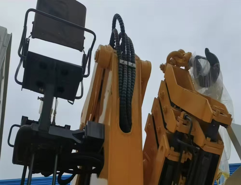 SINOTRUK HOWO 8 TON Knuckle Boom Crane TRUCK MOUNTED CRANE - Camión grúa: foto 4 SINOTRUK HOWO 8 TON Knuckle Boom Crane TRUCK MOUNTED CRANE - Camión grúa: foto 4