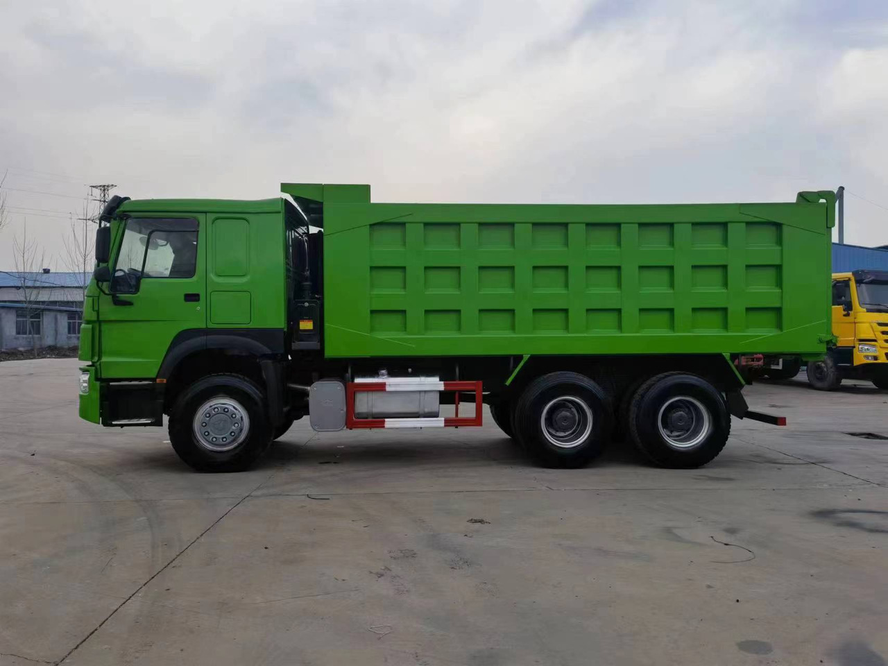 Camión volquete SINOTRUK HOWO DUMP TRUCK: foto 9