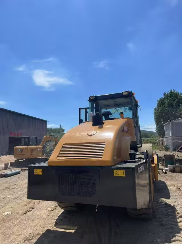 XCMG XS222J XS223J - Apisonadora de asfalto: foto 5 XCMG XS222J XS223J - Apisonadora de asfalto: foto 5