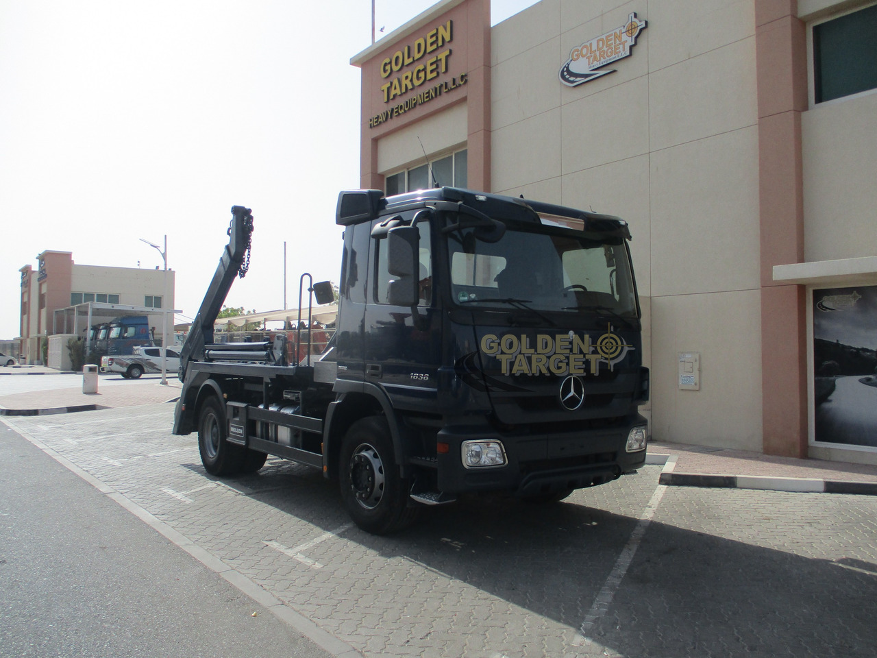 MERCEDES-BENZ Actros 1836 4x2 Skip Loader - Camión portacontenedor de cadenas: foto 1 MERCEDES-BENZ Actros 1836 4x2 Skip Loader - Camión portacontenedor de cadenas: foto 1