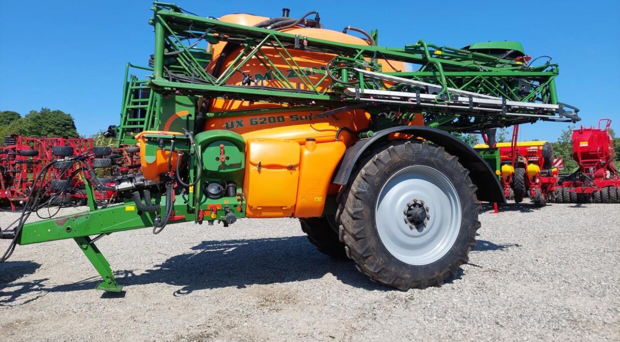 Amazone UX 6200 SUPER - 36-30-24m - Pulverizador arrastrado: foto 1 Amazone UX 6200 SUPER - 36-30-24m - Pulverizador arrastrado: foto 1