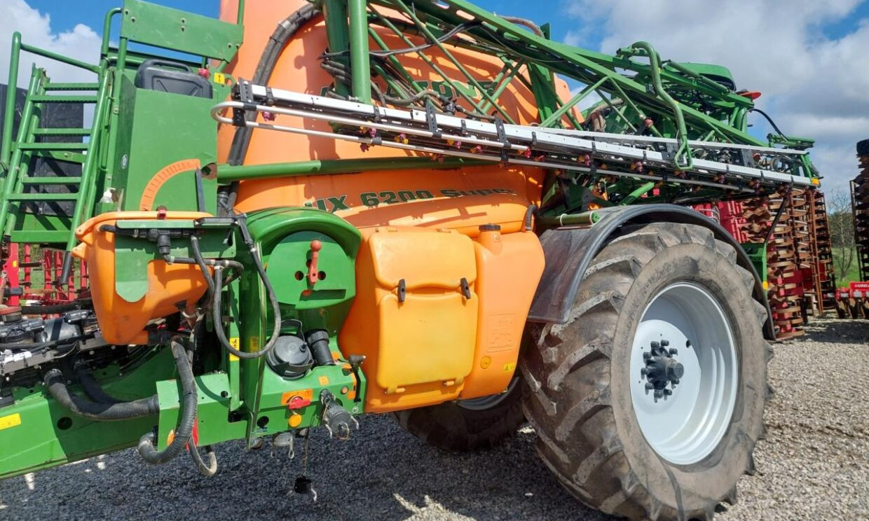 Amazone UX 6200 Super 28-30 M - Pulverizador arrastrado: foto 5 Amazone UX 6200 Super 28-30 M - Pulverizador arrastrado: foto 5