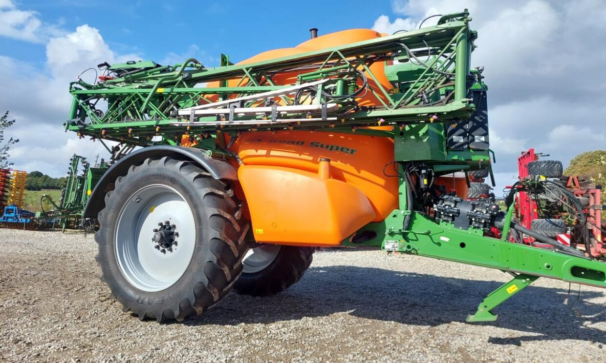 Amazone UX 6200 Super 36-24m med GPS - Pulverizador arrastrado: foto 1 Amazone UX 6200 Super 36-24m med GPS - Pulverizador arrastrado: foto 1