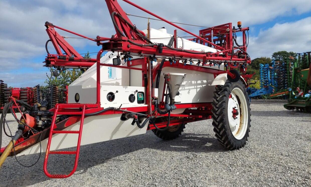 Lindus 3000 L - 24m, Synet - Pulverizador arrastrado: foto 1 Lindus 3000 L - 24m, Synet - Pulverizador arrastrado: foto 1