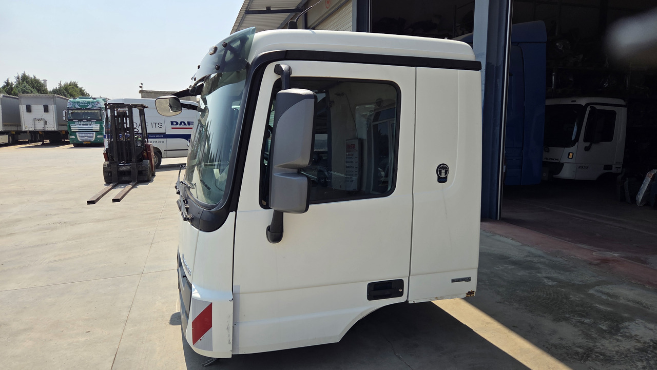 MERCEDES ACTROS MP3 MEDIUM - Cabina: foto 2 MERCEDES ACTROS MP3 MEDIUM - Cabina: foto 2