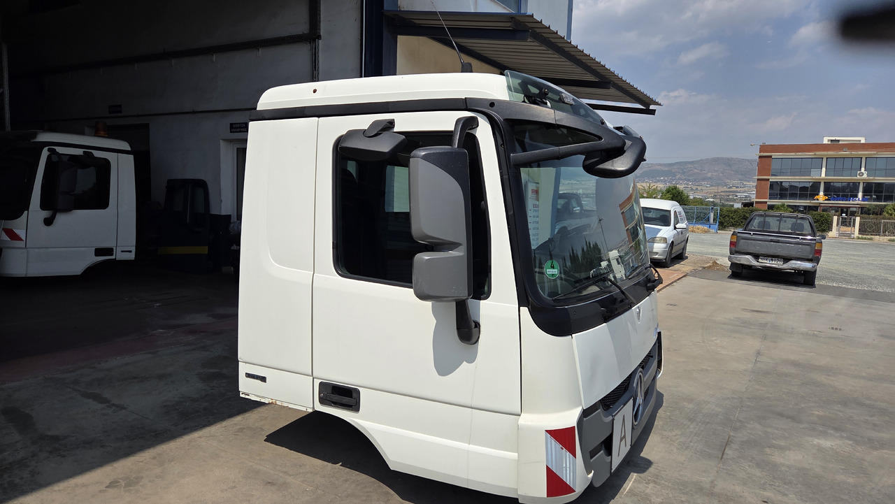 MERCEDES ACTROS MP3 MEDIUM - Cabina: foto 1 MERCEDES ACTROS MP3 MEDIUM - Cabina: foto 1