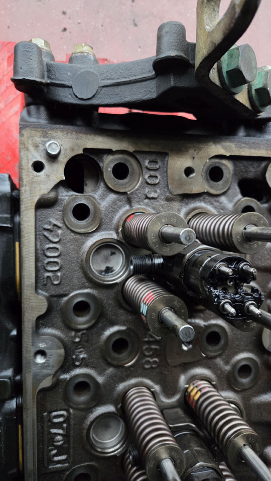 MERCEDES-BENZ OM 470 LA - Cabezal de bloque para Camión: foto 3 MERCEDES-BENZ OM 470 LA - Cabezal de bloque para Camión: foto 3