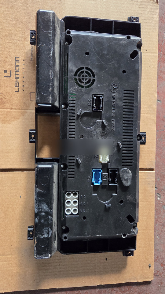 MERCEDES-BENZ econic - Salpicadero para Autobús: foto 2 MERCEDES-BENZ econic - Salpicadero para Autobús: foto 2