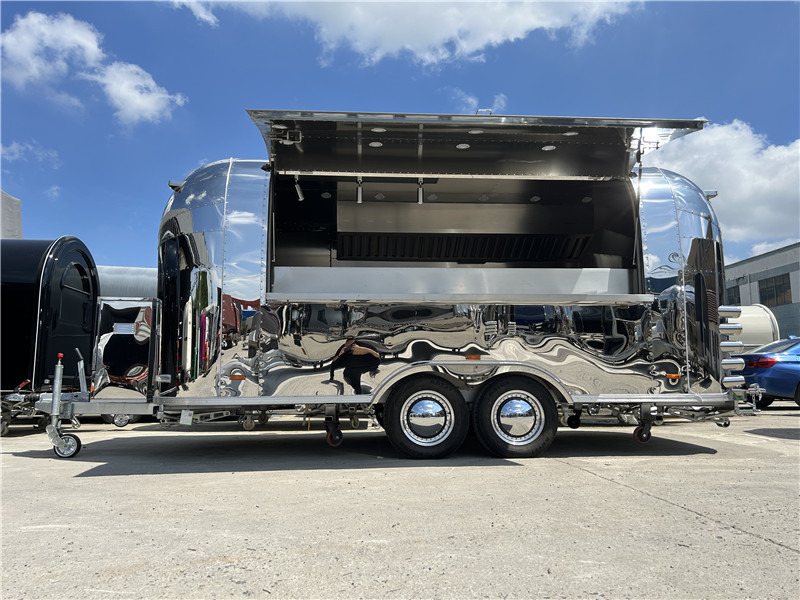 Smash Burger Food Truck Taste of Europe Food Truck: Wood-Fired Pizza, German Sausages & French Crepes - Remolque venta ambulante: foto 1 Smash Burger Food Truck Taste of Europe Food Truck: Wood-Fired Pizza, German Sausages & French Crepes - Remolque venta ambulante: foto 1