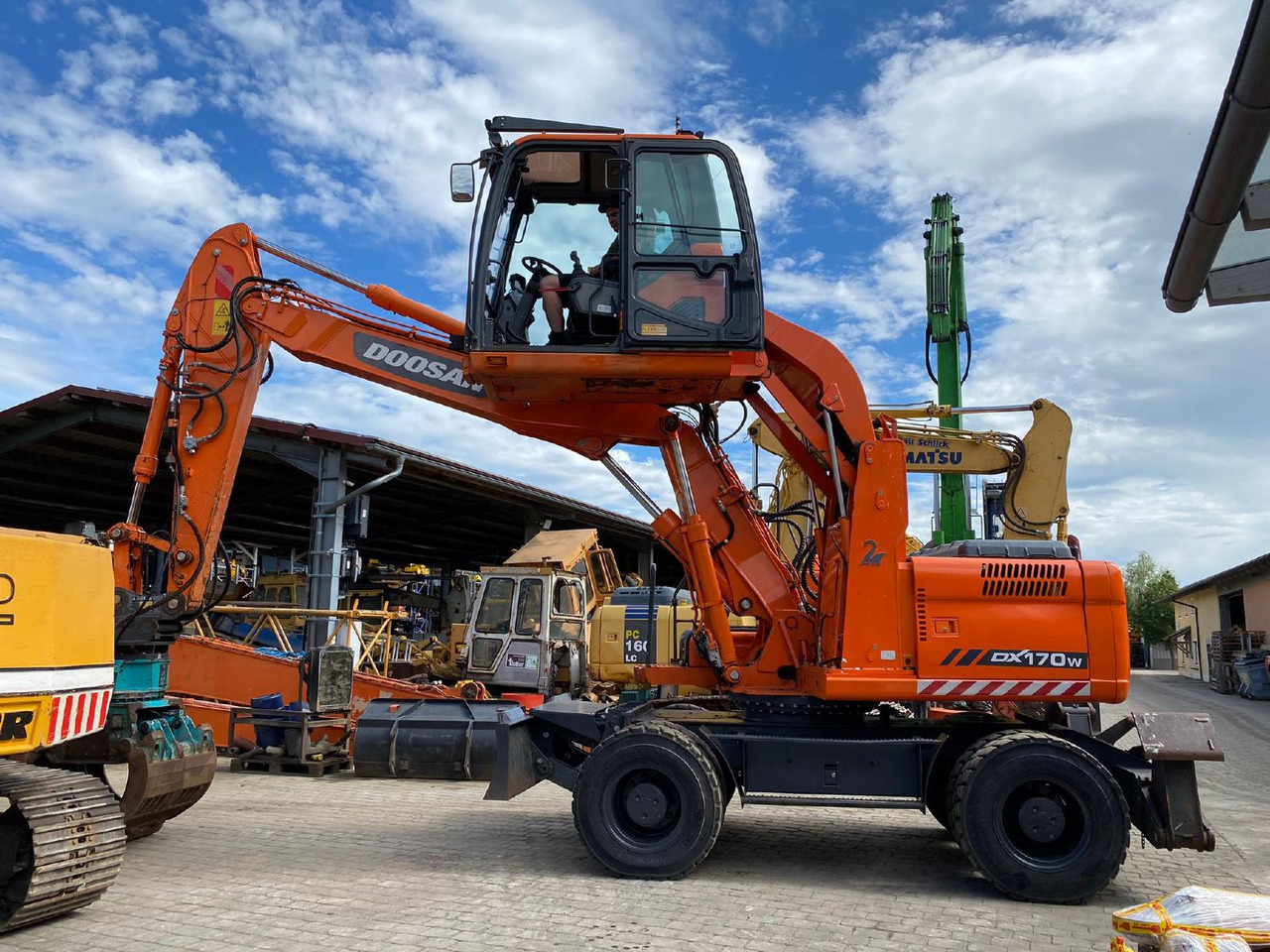 Doosan DX 170 W - Excavadora de ruedas: foto 1 Doosan DX 170 W - Excavadora de ruedas: foto 1