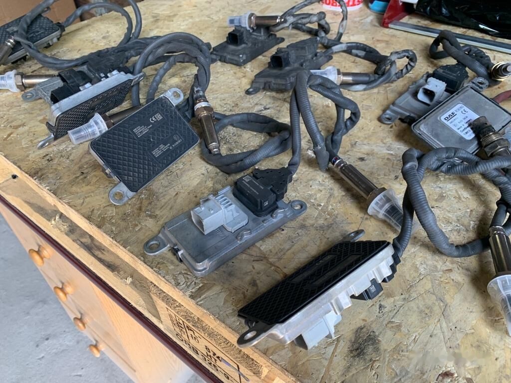 Cummins DAF euro 6 / euro 5 do regeneracji 5WK96751C DAF 4326862 Czujnik NOX, SONDA PRZED KATALIZATOREM Oryginał truck - Sistema de escape para Camión: foto 1 Cummins DAF euro 6 / euro 5 do regeneracji 5WK96751C DAF 4326862 Czujnik NOX, SONDA PRZED KATALIZATOREM Oryginał truck - Sistema de escape para Camión: foto 1