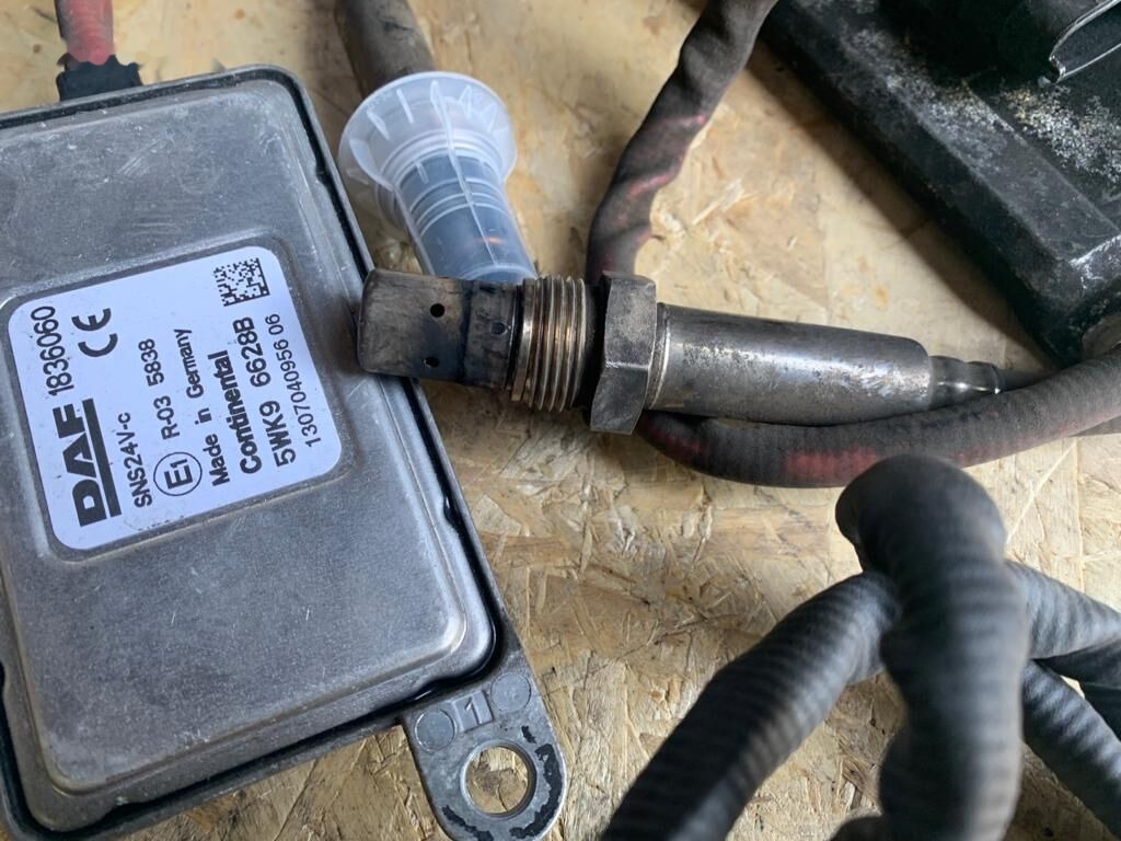 Cummins DAF euro 6 / euro 5 do regeneracji 5WK96751C DAF 4326862 Czujnik NOX, SONDA PRZED KATALIZATOREM Oryginał truck - Sistema de escape para Camión: foto 3 Cummins DAF euro 6 / euro 5 do regeneracji 5WK96751C DAF 4326862 Czujnik NOX, SONDA PRZED KATALIZATOREM Oryginał truck - Sistema de escape para Camión: foto 3