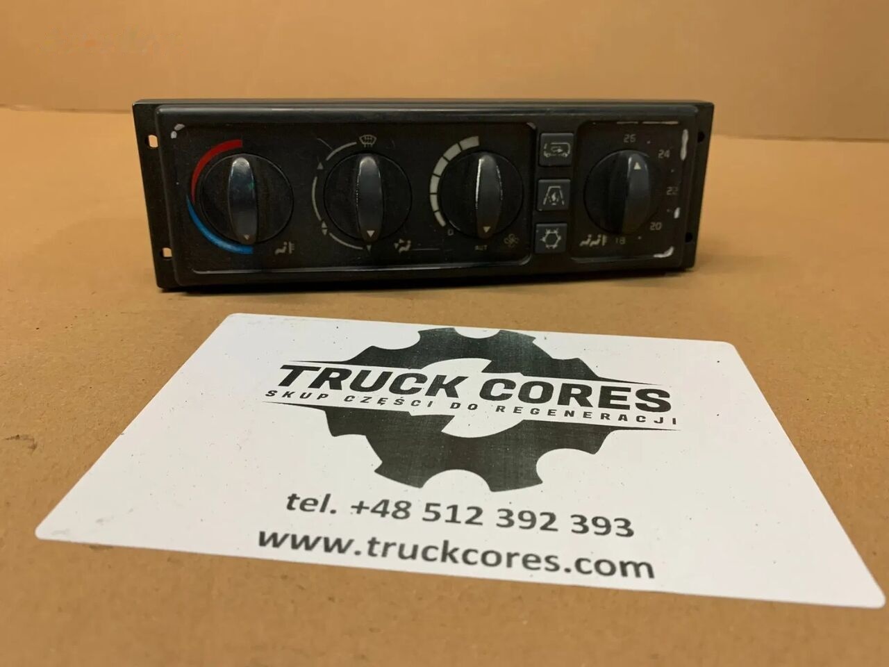 Scania Sterownik Klimatyzacji KT010 VOLVO P/N 21093503 Scania truck - Salpicadero para Camión: foto 1 Scania Sterownik Klimatyzacji KT010 VOLVO P/N 21093503 Scania truck - Salpicadero para Camión: foto 1