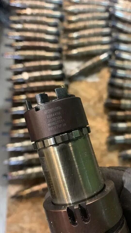 Scania XPI Euro 6 2264458 - Inyector para Camión: foto 2 Scania XPI Euro 6 2264458 - Inyector para Camión: foto 2