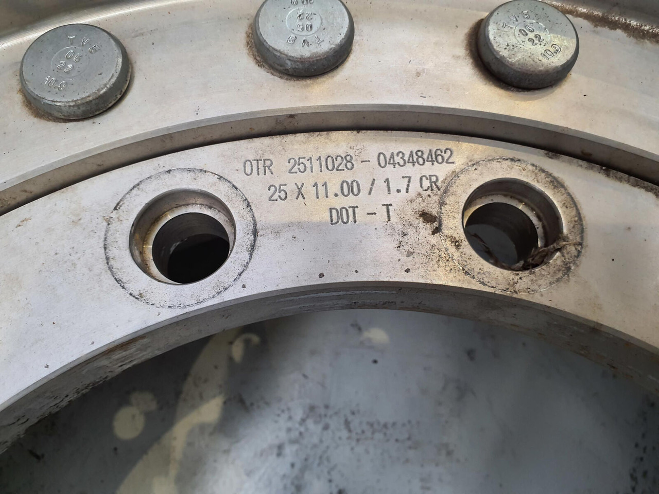 Grove Wheel 445/95R25 12 9 2p alu - Rueda completa para Grúa: foto 5 Grove Wheel 445/95R25 12 9 2p alu - Rueda completa para Grúa: foto 5