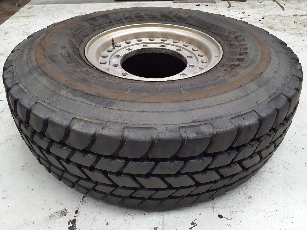 Grove Wheel 445/95R25 12 9 2p alu - Rueda completa para Grúa: foto 1 Grove Wheel 445/95R25 12 9 2p alu - Rueda completa para Grúa: foto 1