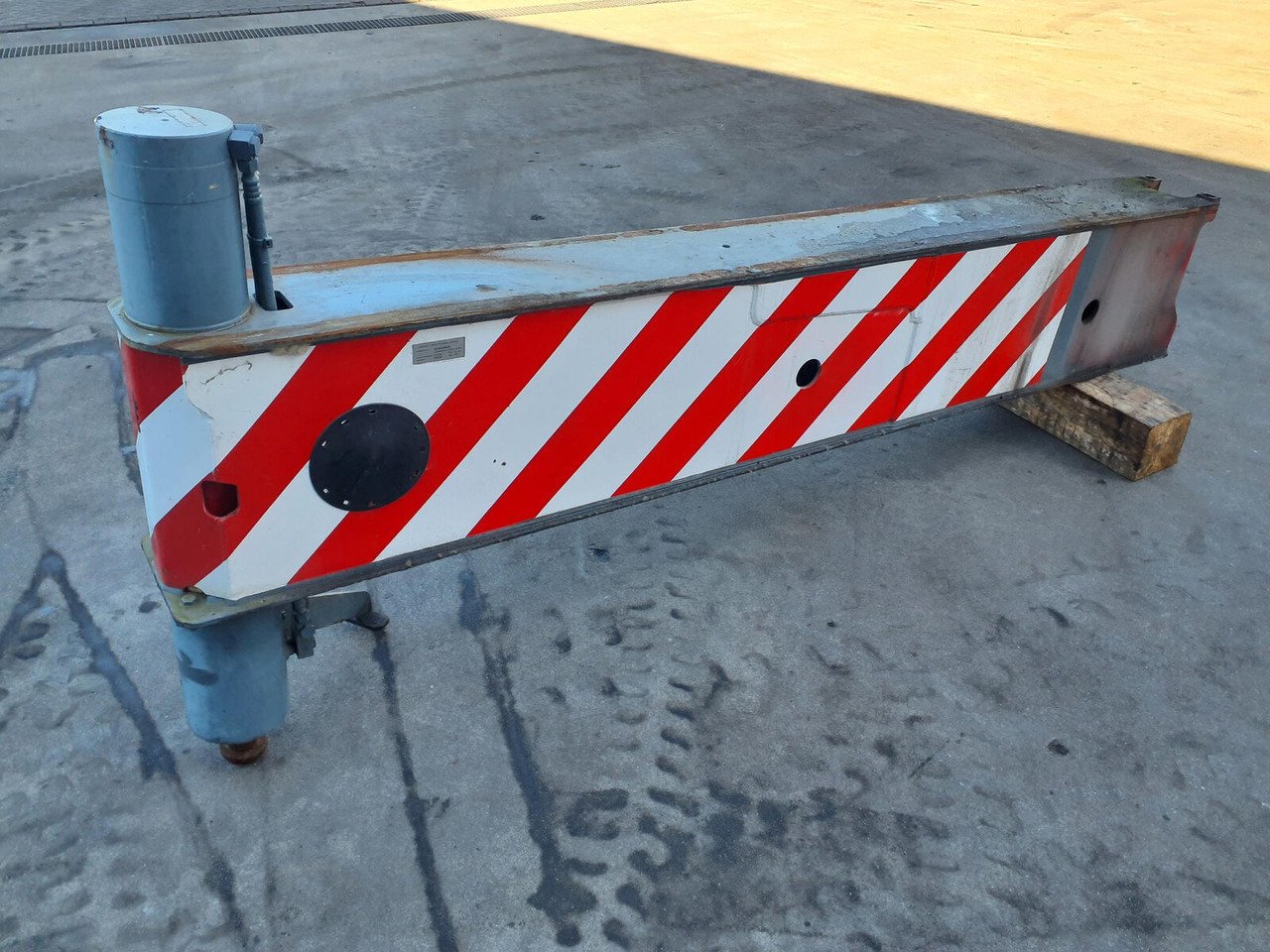 Liebherr LTM 1070-4.1 outrigger beam complete rear - Suspensión para Autogrúa: foto 2 Liebherr LTM 1070-4.1 outrigger beam complete rear - Suspensión para Autogrúa: foto 2