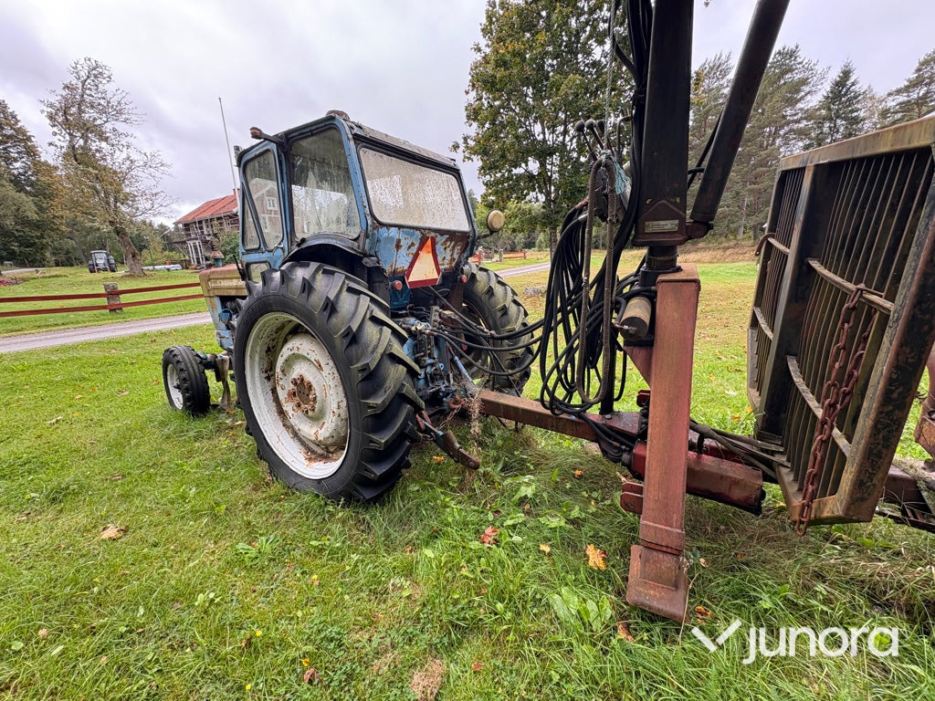 Ford 5000 med skogsvagn och kran - Tractor: foto 4 Ford 5000 med skogsvagn och kran - Tractor: foto 4