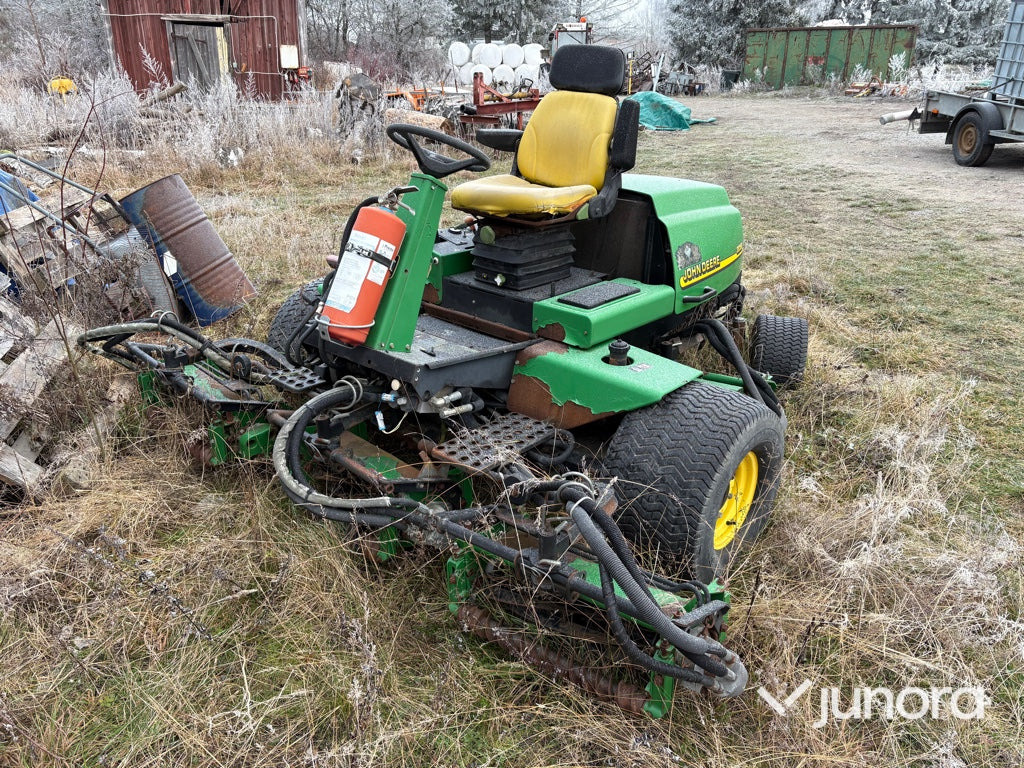 Gräsklippare - John Deere 3235B - Cortacésped: foto 1 Gräsklippare - John Deere 3235B - Cortacésped: foto 1