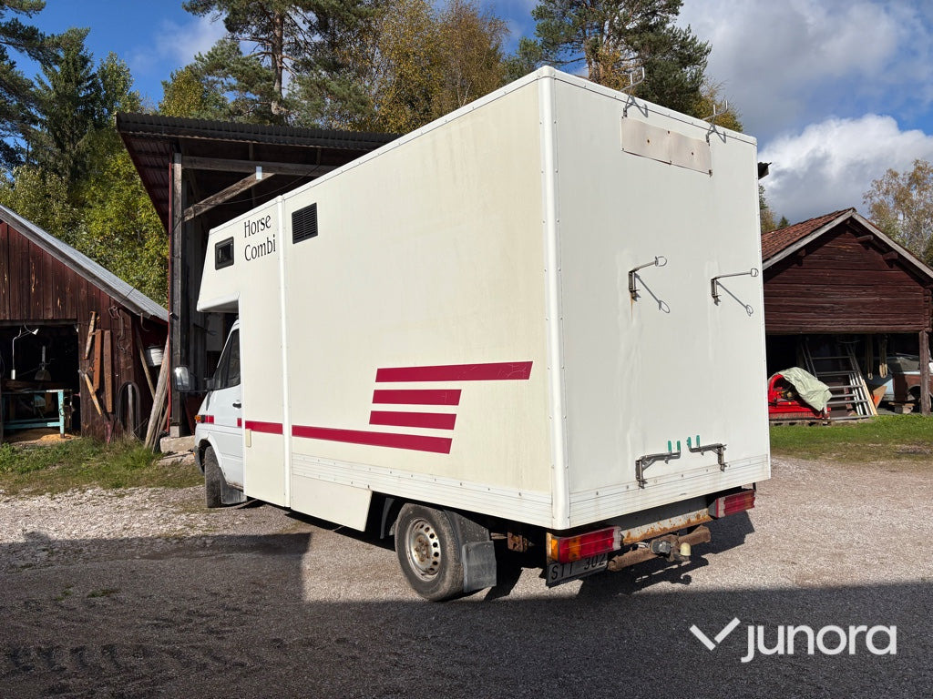 Hästtransport Mercedes-Benz 316 CDI - Autocaravana capuchina: foto 3 Hästtransport Mercedes-Benz 316 CDI - Autocaravana capuchina: foto 3