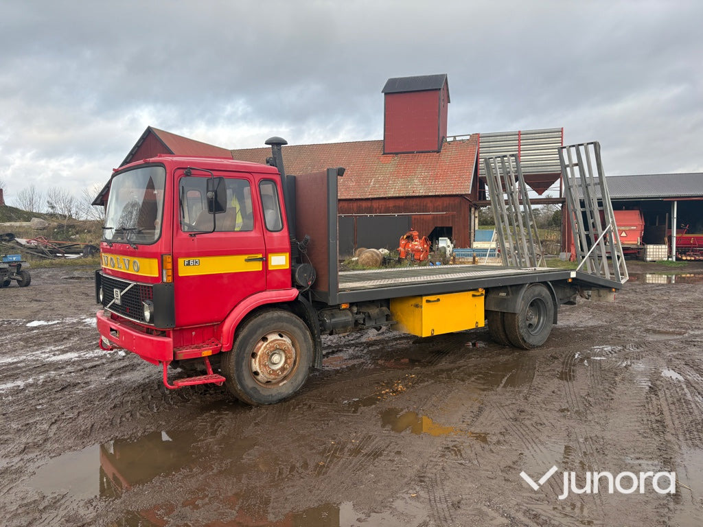 Lastbil / Biltransport - Volvo F 613 4X2-1-V - Camión portavehículos: foto 2 Lastbil / Biltransport - Volvo F 613 4X2-1-V - Camión portavehículos: foto 2