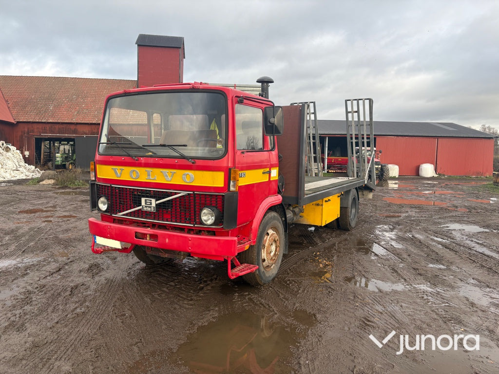 Lastbil / Biltransport - Volvo F 613 4X2-1-V - Camión portavehículos: foto 1 Lastbil / Biltransport - Volvo F 613 4X2-1-V - Camión portavehículos: foto 1