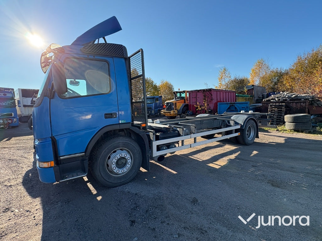 Lastbil - Volvo FM7 4*2 - Camión portacontenedore/ Intercambiable: foto 1 Lastbil - Volvo FM7 4*2 - Camión portacontenedore/ Intercambiable: foto 1